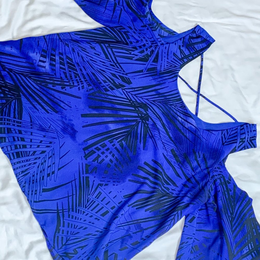 Cold shoulders top